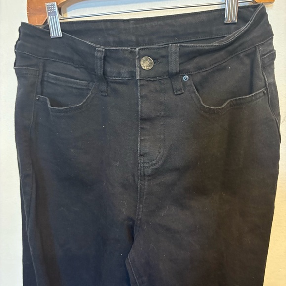 Classic Black Women's Skinny Jeans - Picture 3 of 5